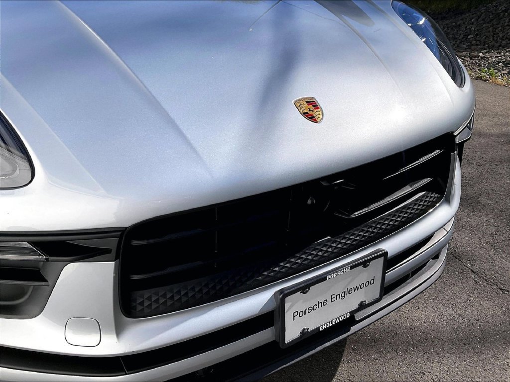 Certified 2023 Porsche Macan AWD/4WD image 32