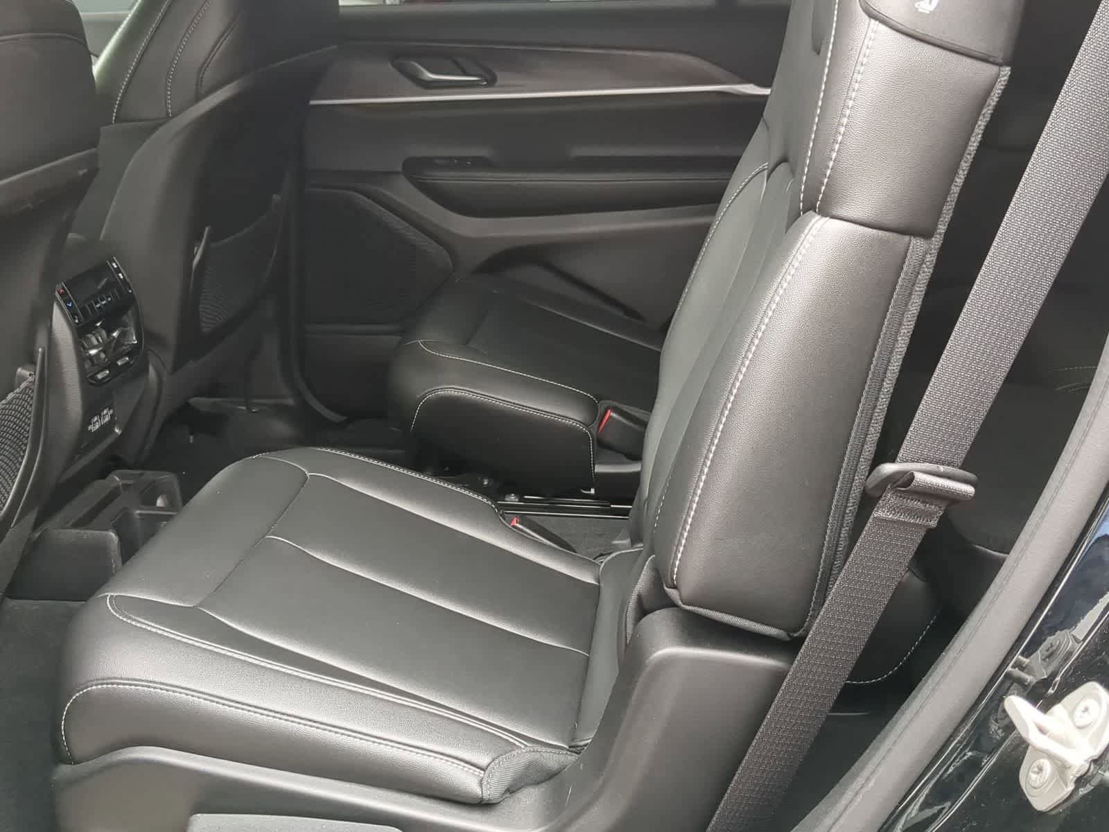 Certified 2023 Jeep Grand Cherokee L Limited AWD/4WD image 19