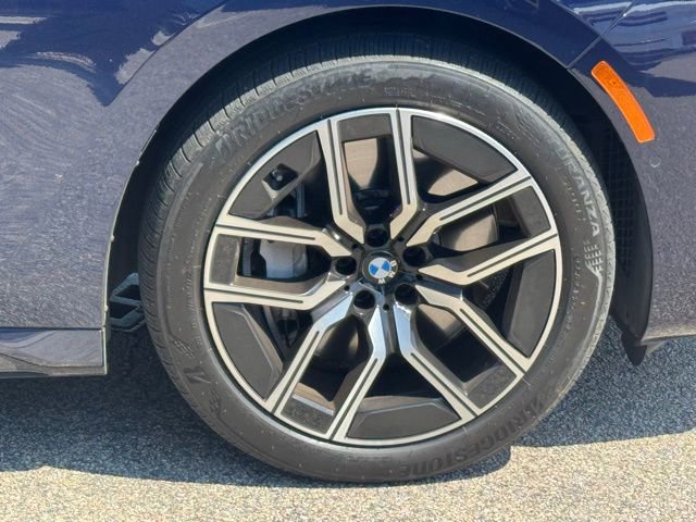 Used 2023 BMW 760i xDrive AWD/4WD image 16