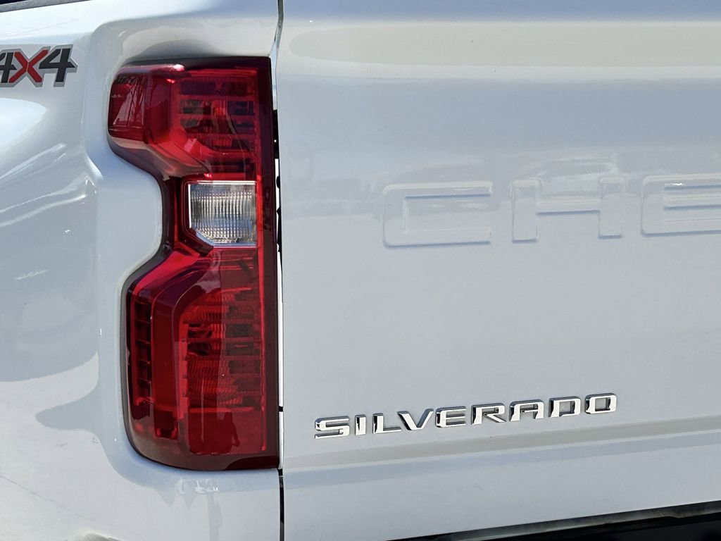 Used 2025 Chevrolet Silverado 2500 LT w/ Convenience Package AWD/4WD image 7