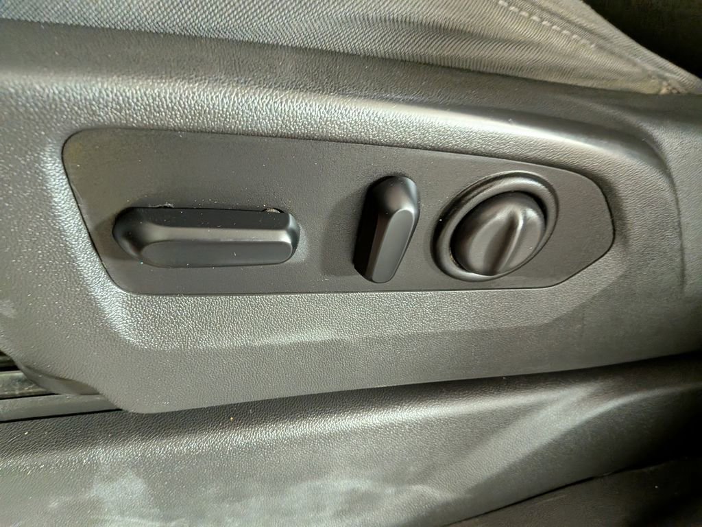 Used 2021 Chevrolet Silverado 1500 LT image 16