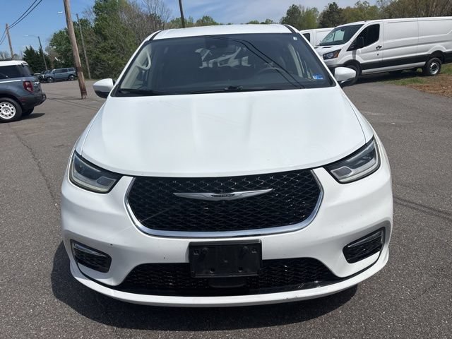 Used 2023 Chrysler Pacifica Touring-L FWD image 11