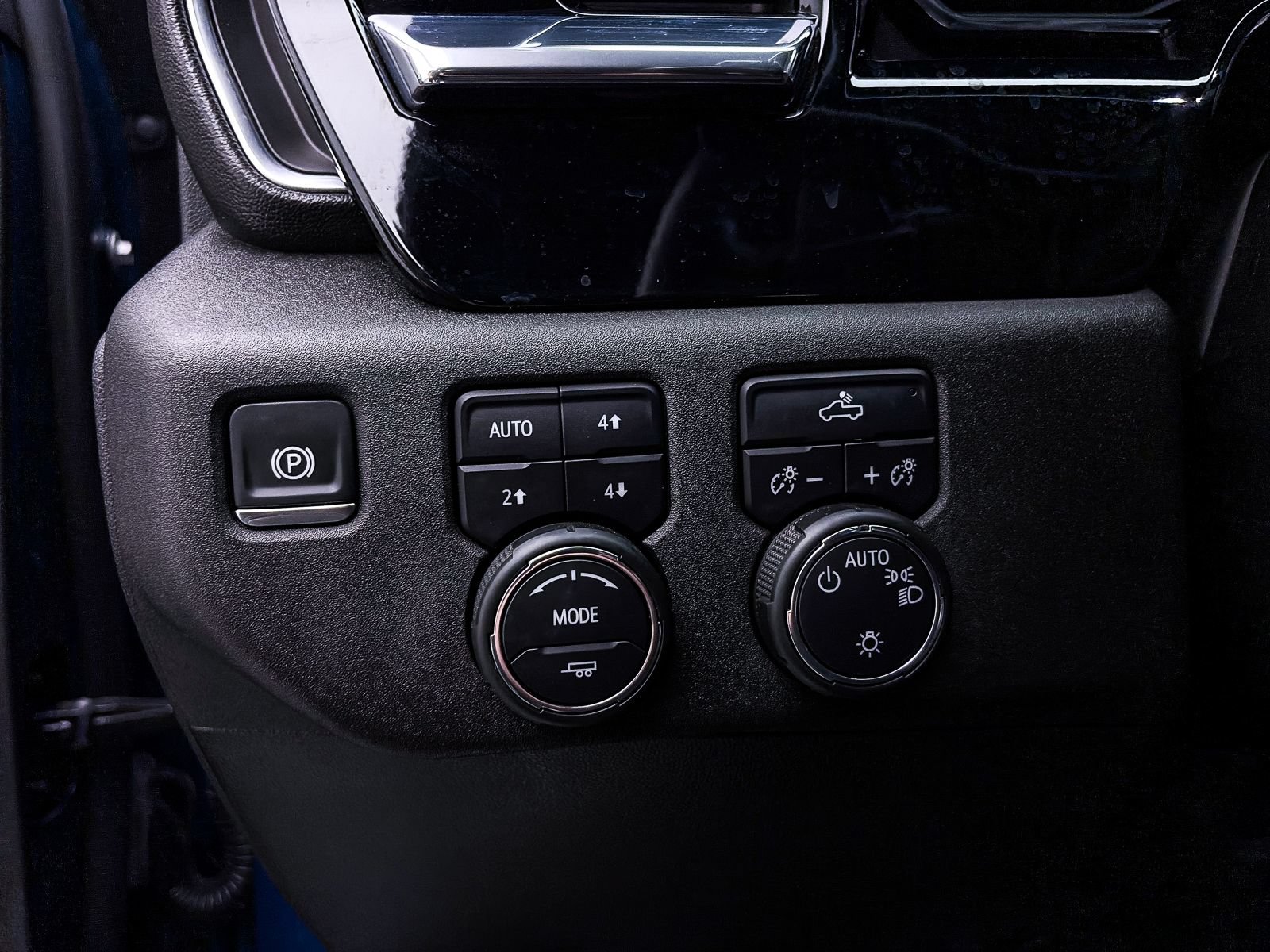 Used 2024 Chevrolet Silverado 1500 LT AWD/4WD image 6