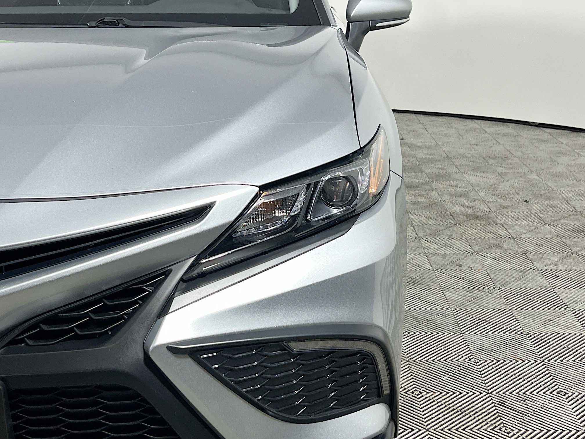 Used 2024 Toyota Camry SE image 12