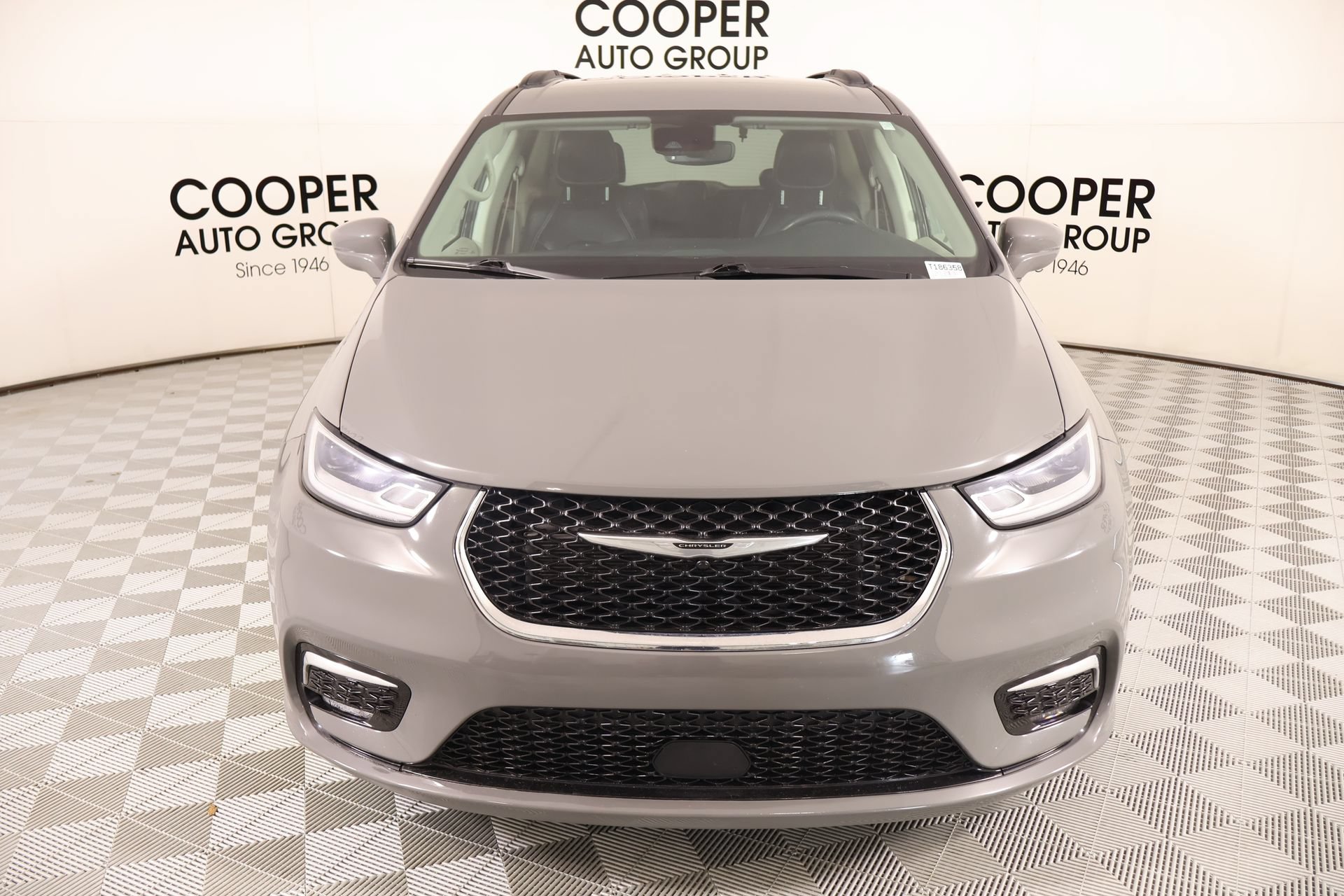 Used 2022 Chrysler Pacifica Touring-L FWD image 8