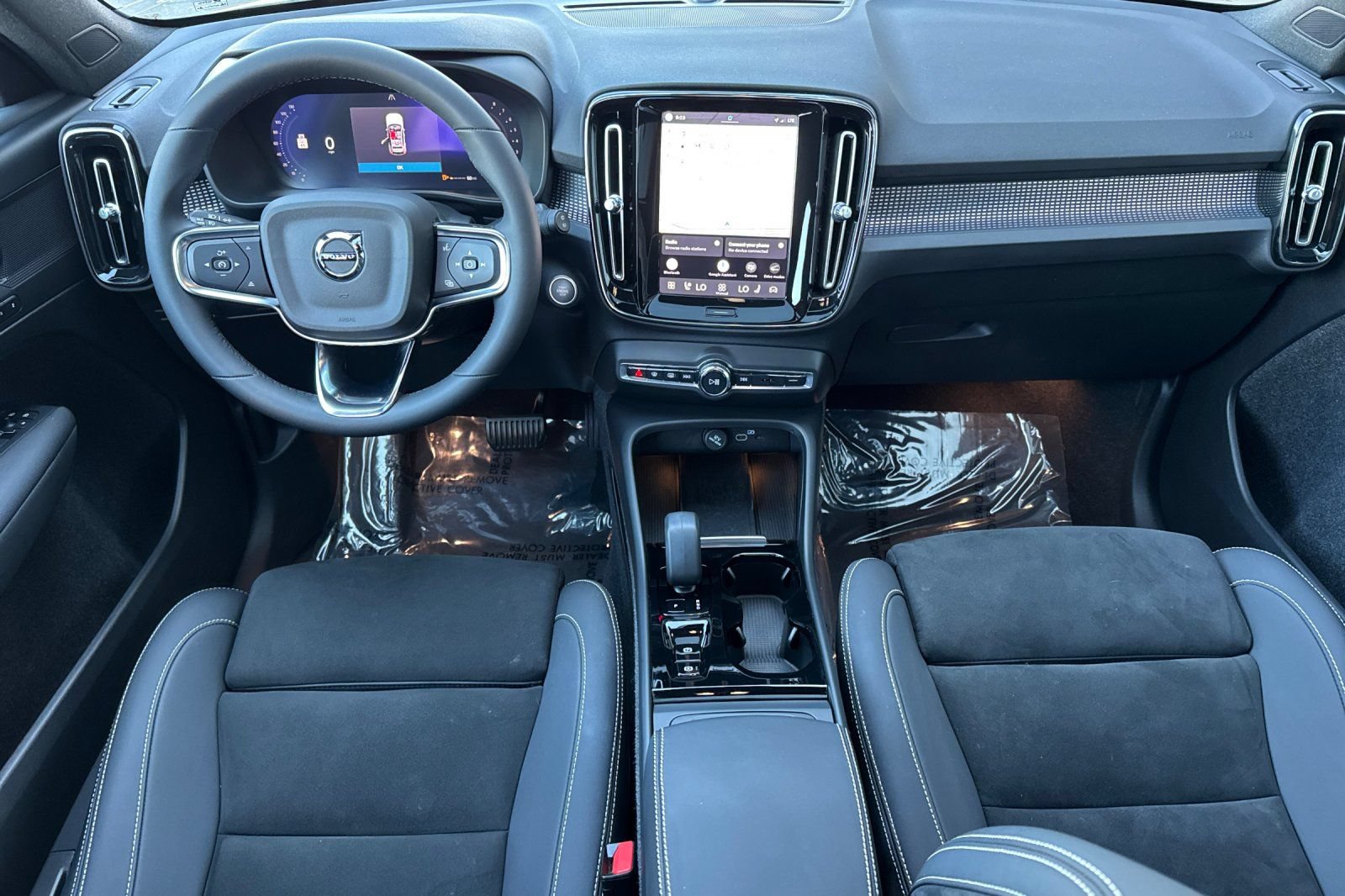 Used 2023 Volvo XC40 B5 Plus w/ Protection Package Premier AWD/4WD image 14