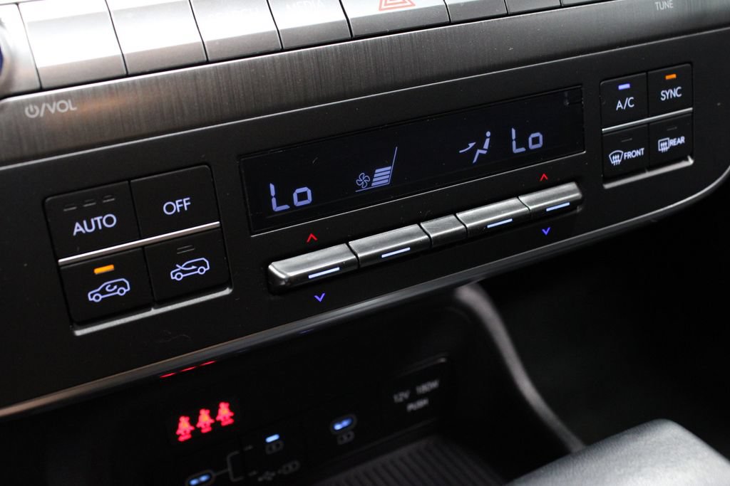 Used 2025 Hyundai Kona SEL FWD image 30