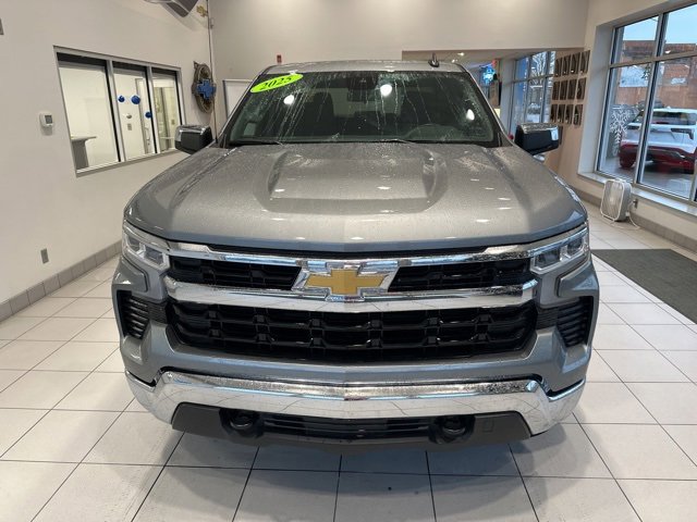 Used 2025 Chevrolet Silverado 1500 LT image 2