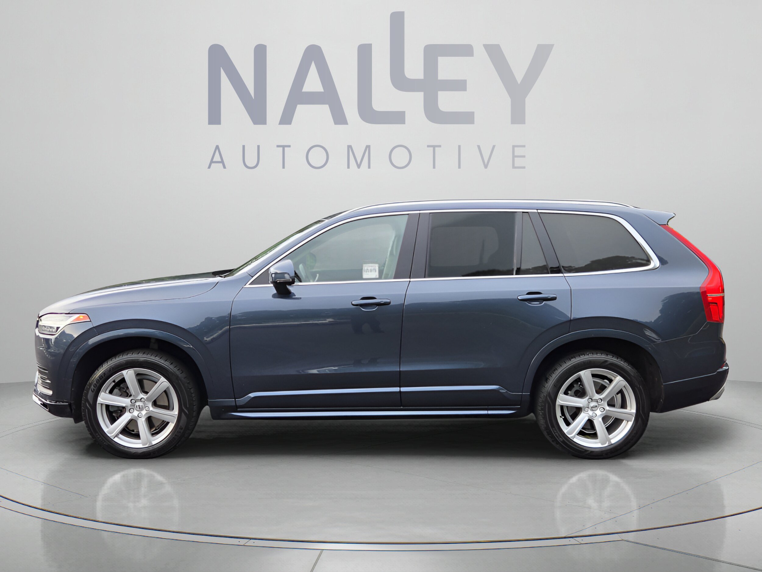 Used 2020 Volvo XC90 T6 Momentum AWD/4WD image 2