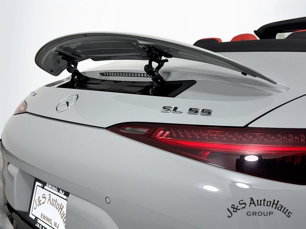 Used 2022 Mercedes-Benz SL 55 AMG 4MATIC w/ Driver Assistance Package image 43