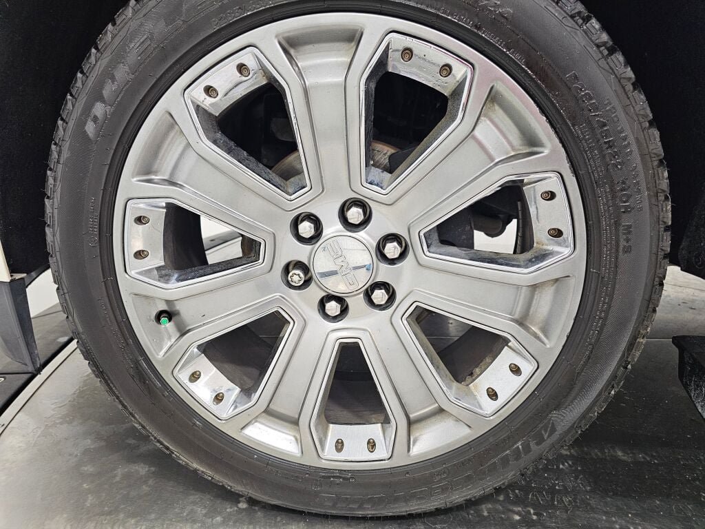 Used 2015 GMC Yukon XL Denali w/ Touring Package RWD image 9
