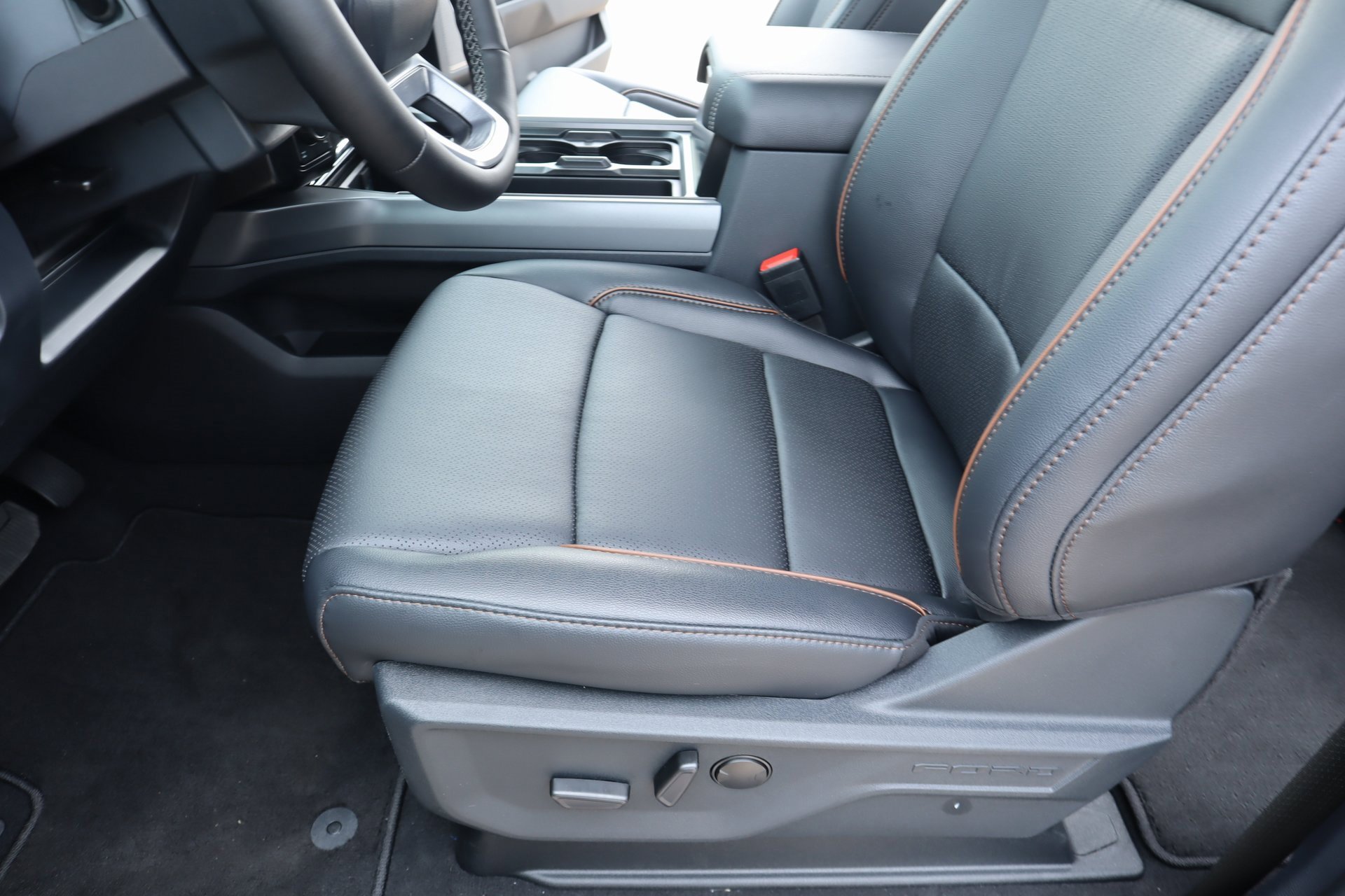 New 2026 Ford F250 Lariat w/ Black Appearance Package image 13