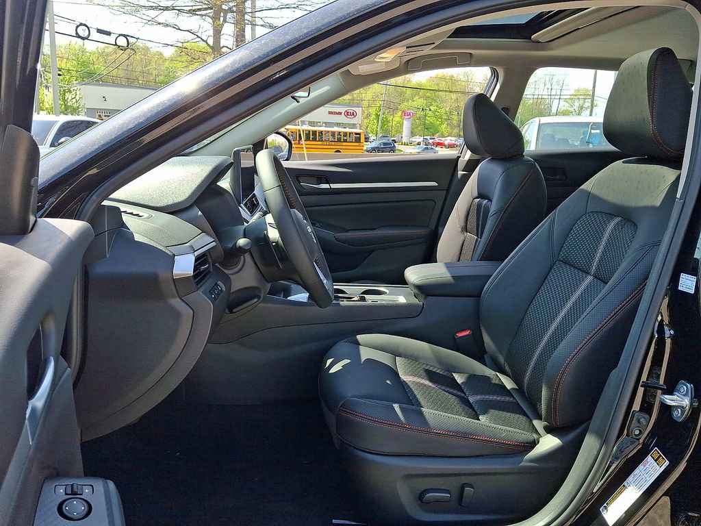 New 2026 Nissan Altima 2.5 SR w/ SR Midnight Edition Package AWD/4WD image 7