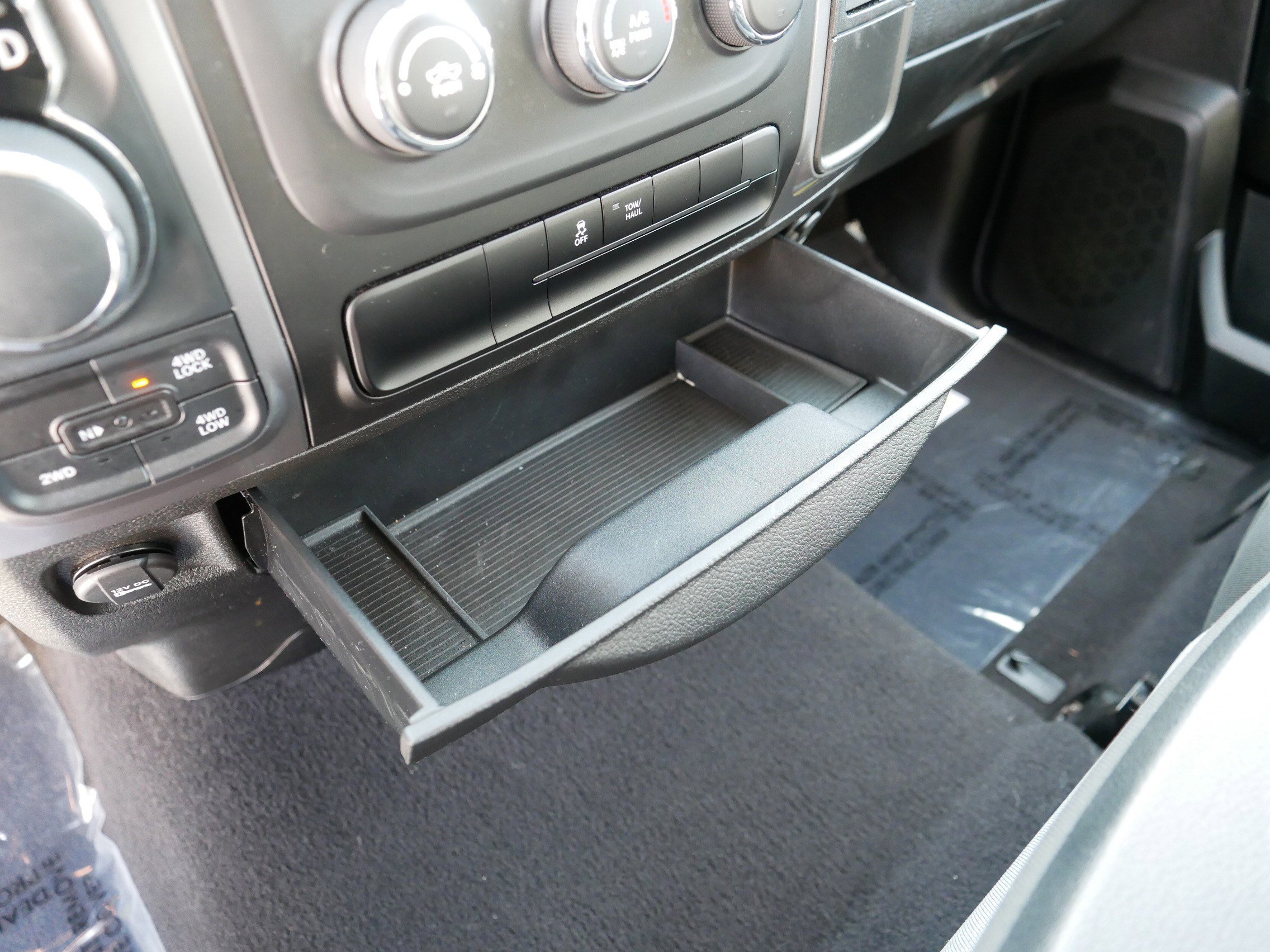 Certified 2024 RAM 1500 Classic SLT image 32