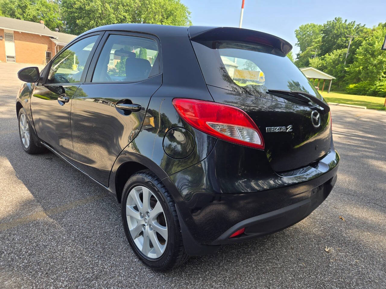 Used 2012 MAZDA MAZDA2 Touring FWD image 5
