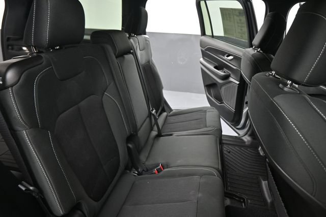 Used 2025 Jeep Grand Cherokee L Laredo AWD/4WD image 23