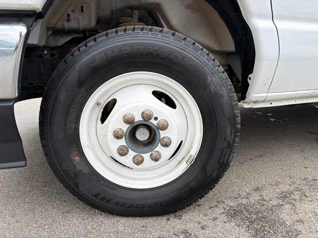 Used 2022 Ford E-450 and Econoline 450 Super Duty w/ Power Windows & Locks Group RWD image 9
