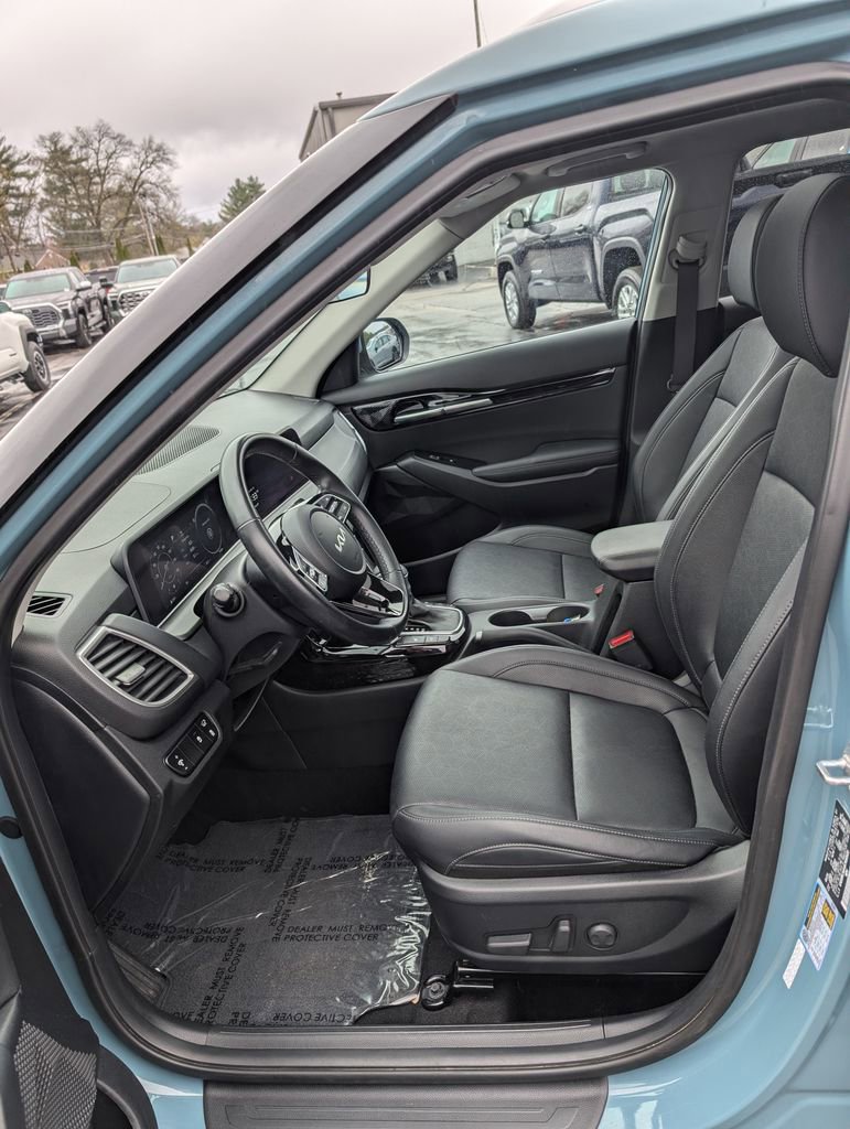 Used 2025 Kia Seltos EX w/ EX Sunroof Package AWD/4WD image 13