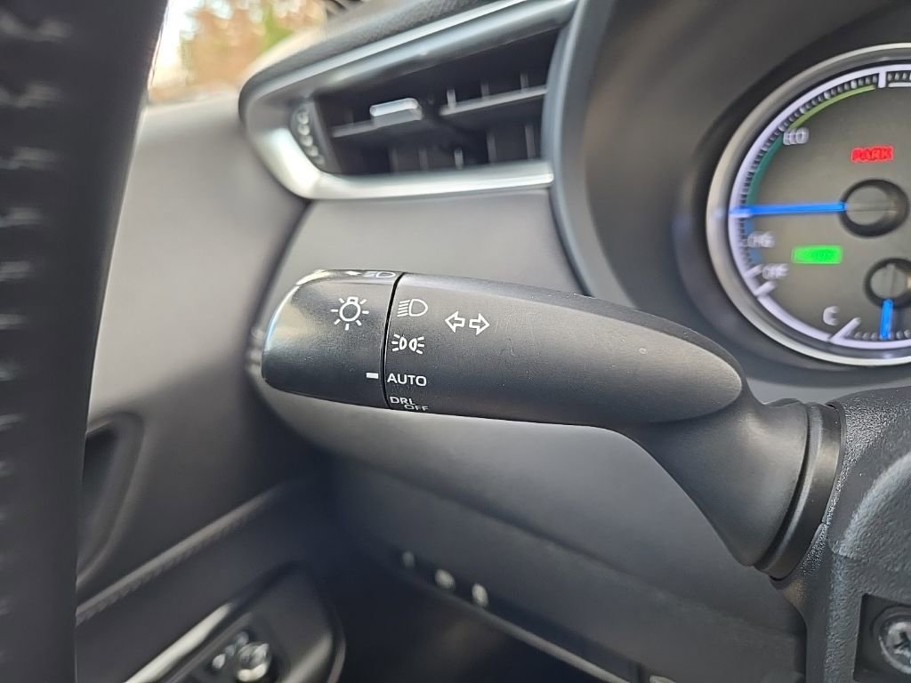 Used 2021 Toyota Venza LE image 17