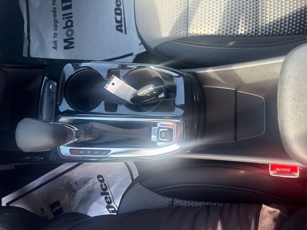 Used 2024 Chevrolet Trax LT w/ Sunroof Package FWD image 12