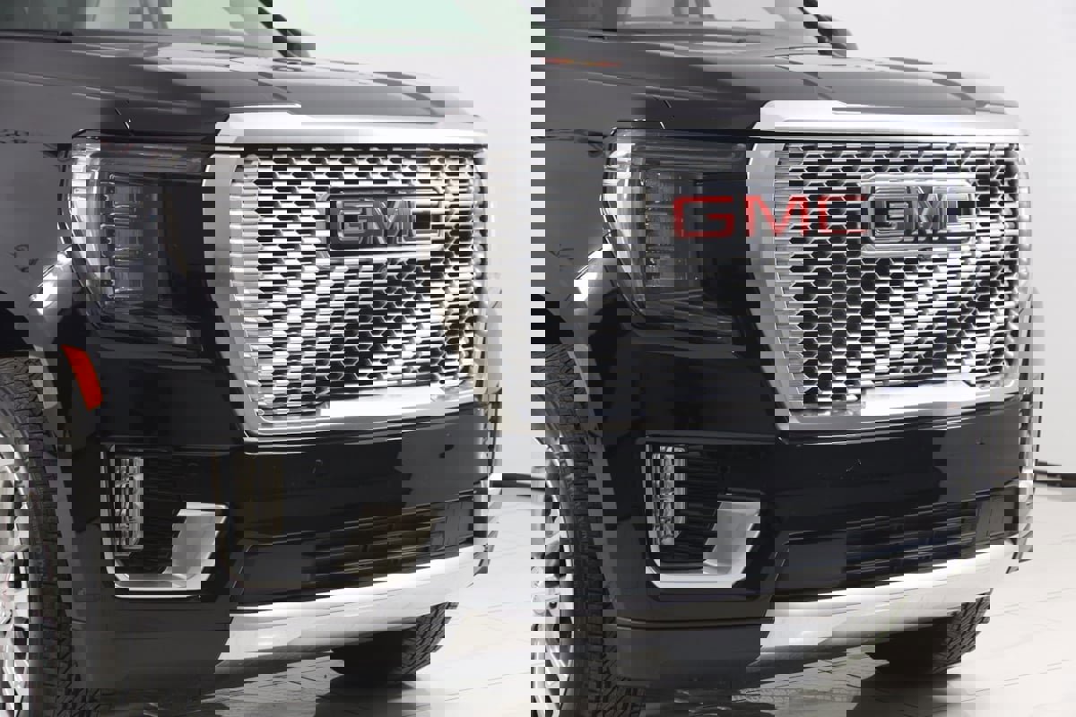 Used 2024 GMC Yukon Denali w/ Denali Reserve Package image 38