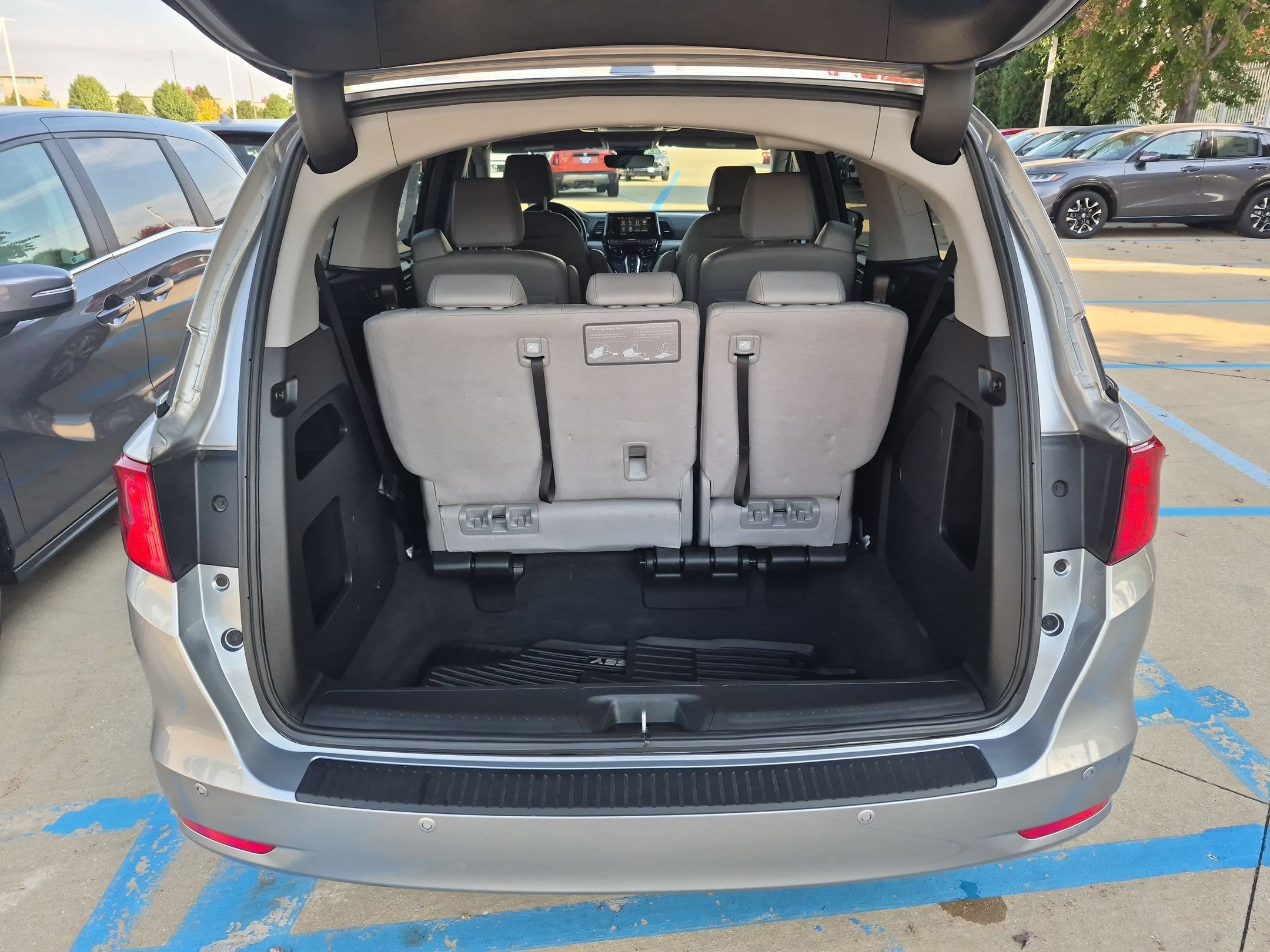 Used 2024 Honda Odyssey Touring image 29