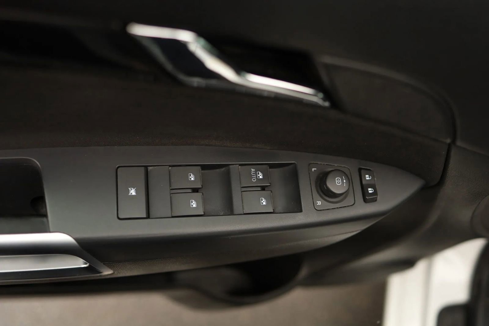 Used 2013 Chevrolet Captiva Sport LT FWD image 11