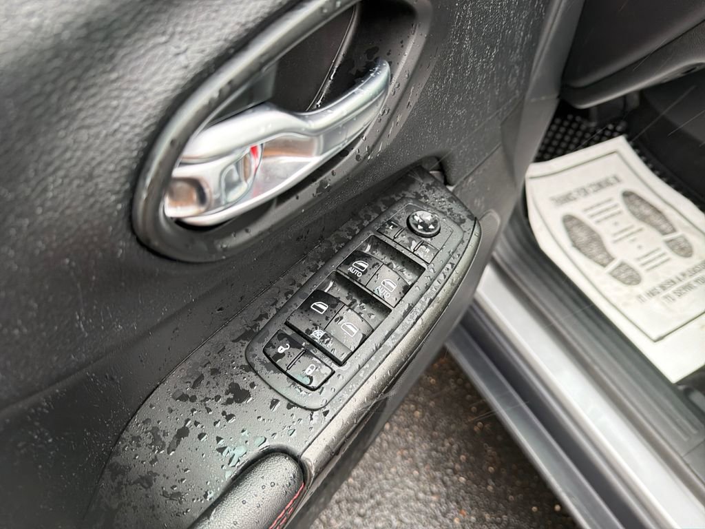 Used 2020 Jeep Cherokee Trailhawk w/ Cold Weather Group image 11