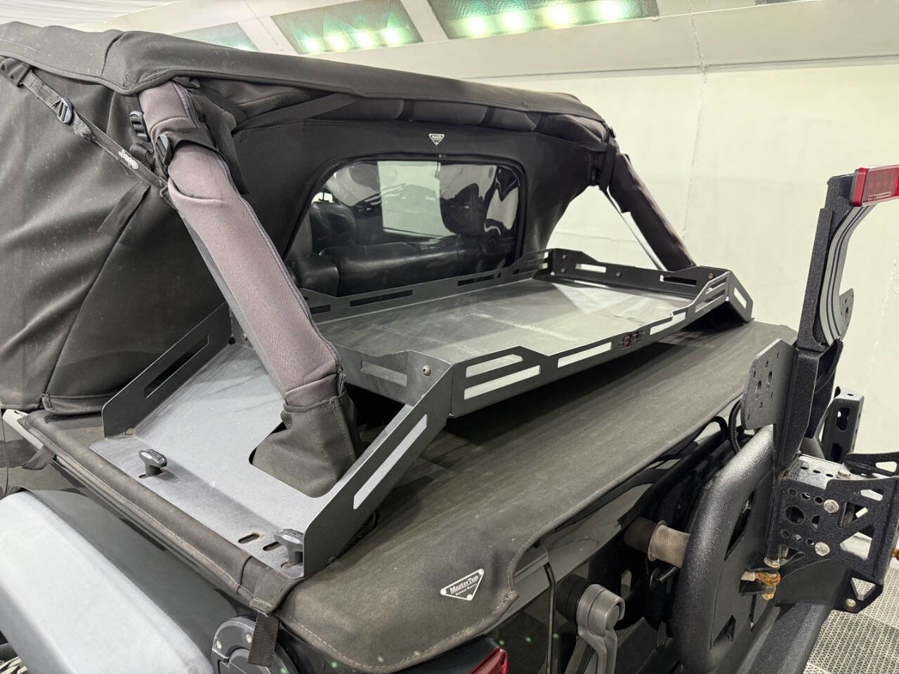 Used 2016 Jeep Wrangler Unlimited Rubicon w/ Max Tow Package image 10