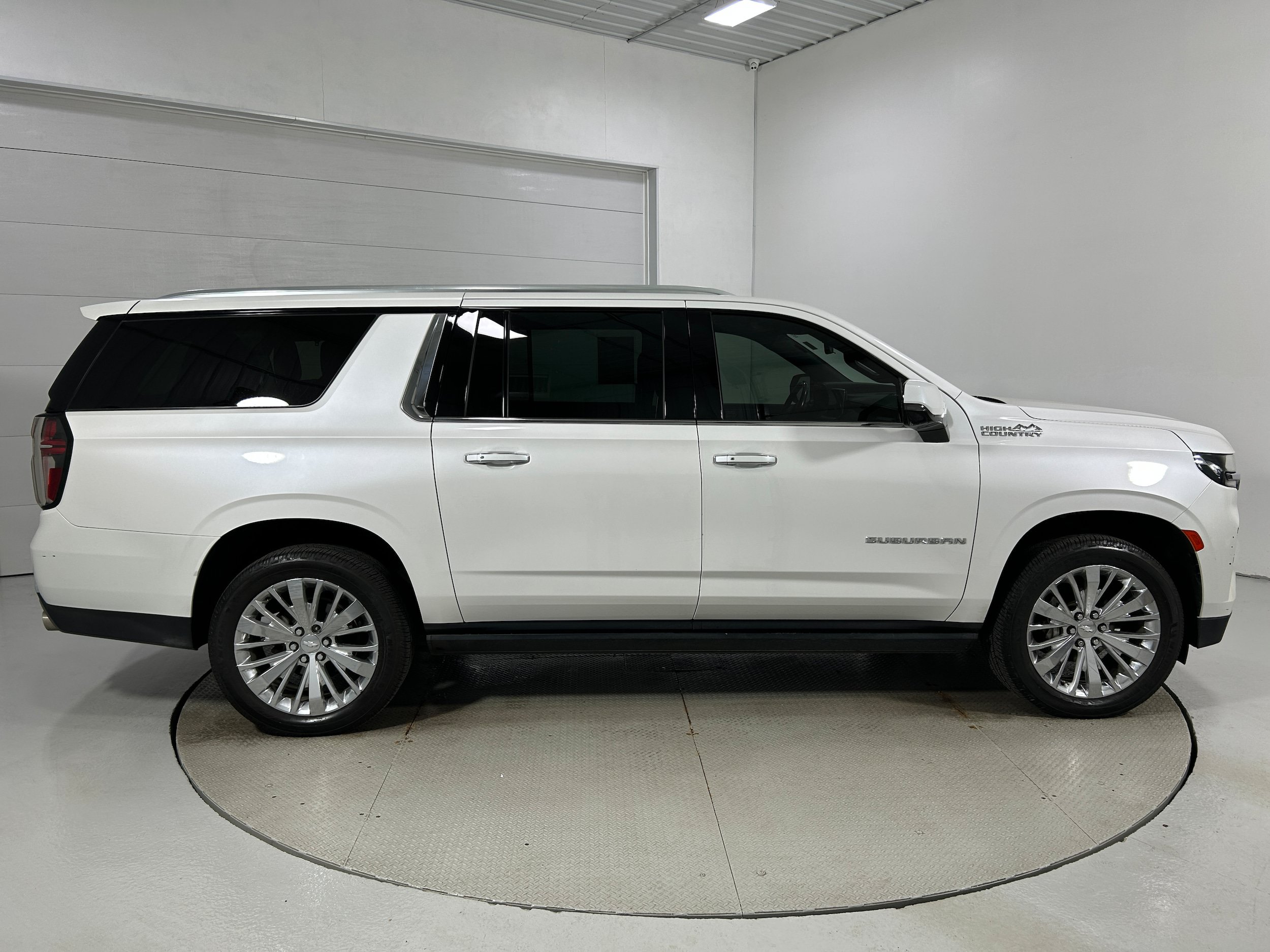 Used 2021 Chevrolet Suburban High Country w/ Premium Package AWD/4WD image 43