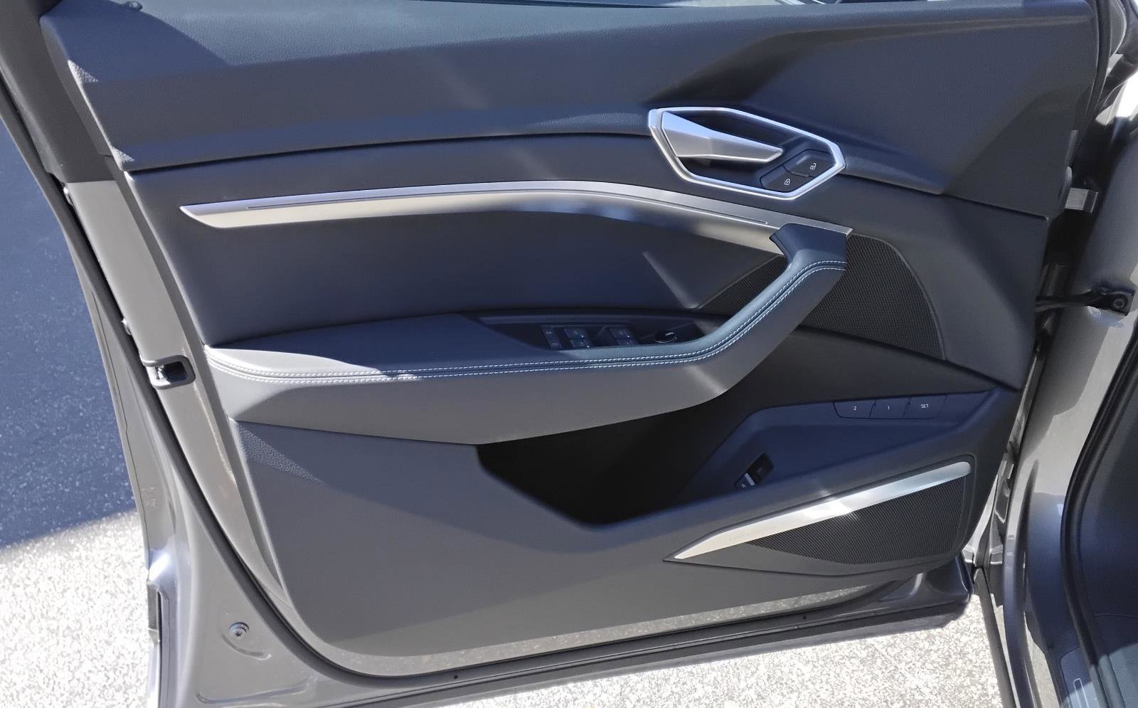 Used 2023 Audi e-tron Premium Plus w/ Premium Plus Package image 11