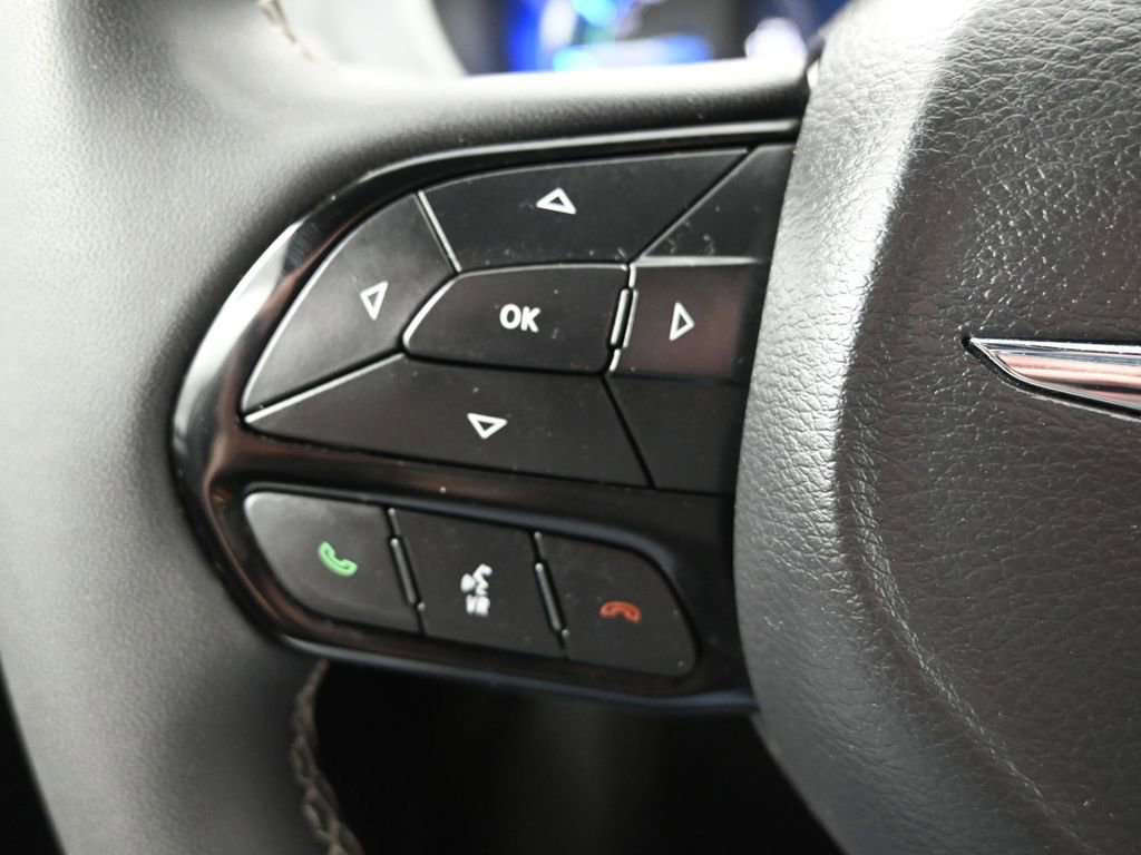 Used 2024 Chrysler Pacifica Select image 27