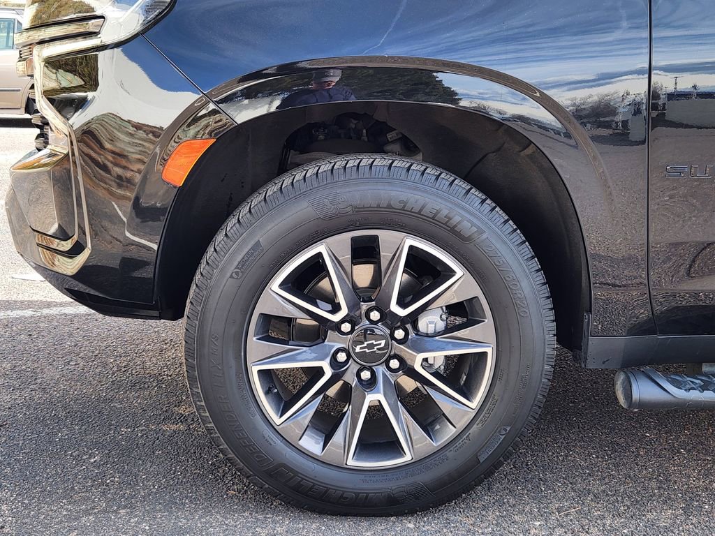 Used 2022 Chevrolet Suburban Z71 w/ Luxury Package image 18