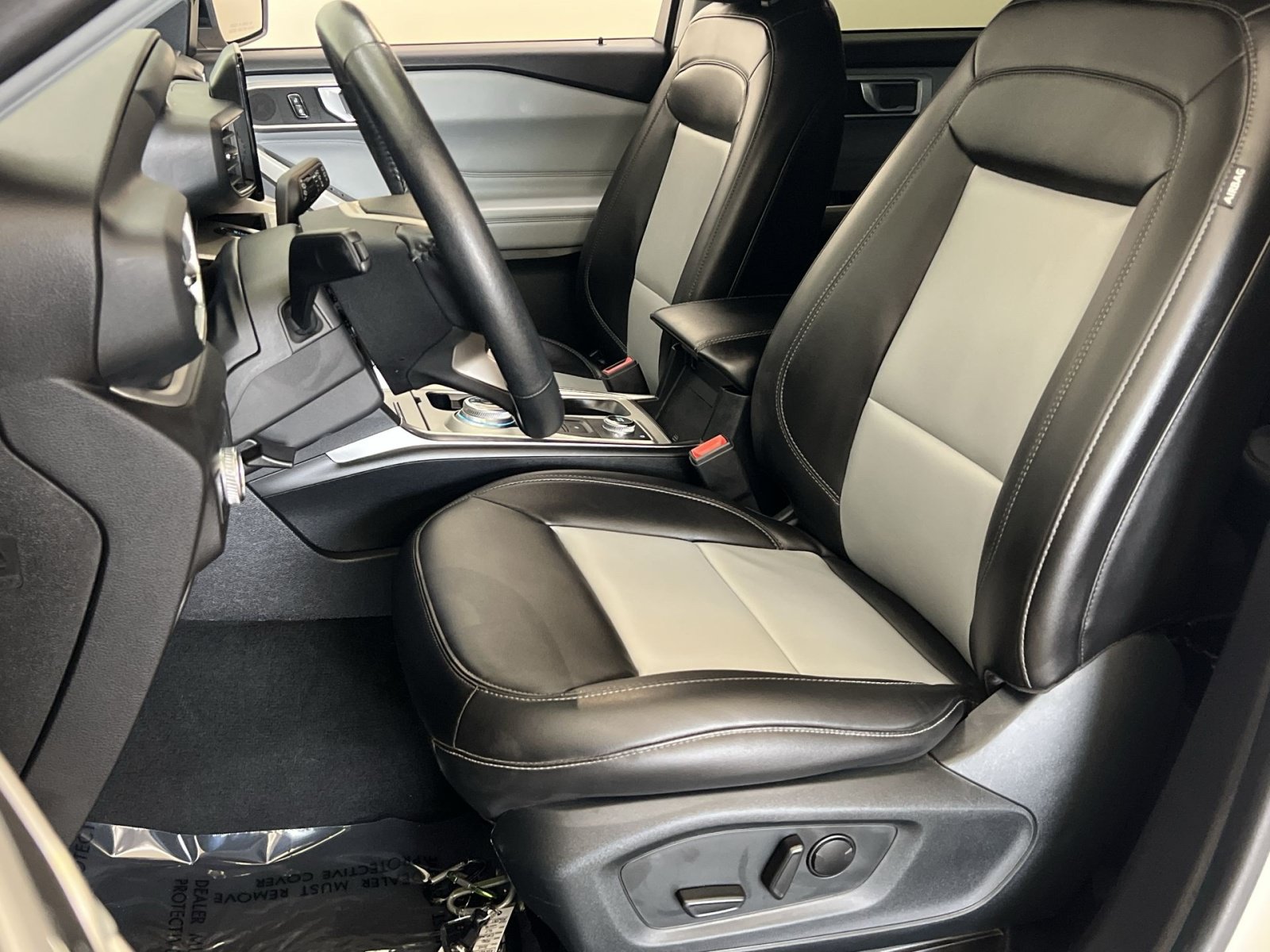 Used 2022 Ford Explorer XLT w/ Equipment Group 202A AWD/4WD image 12