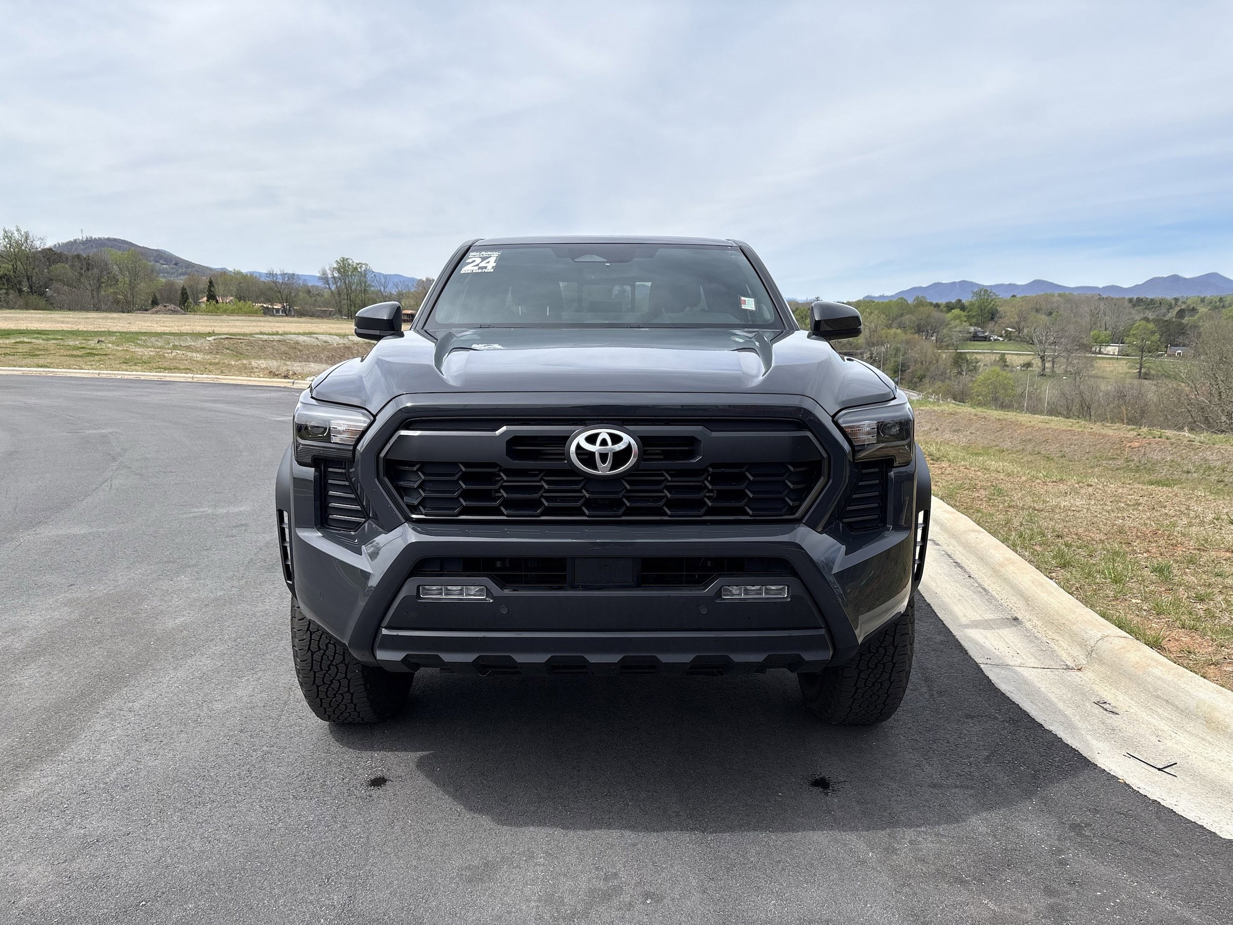 Used 2024 Toyota Tacoma TRD Off-Road w/ TRD Off Road Upgrade Package AWD/4WD image 2