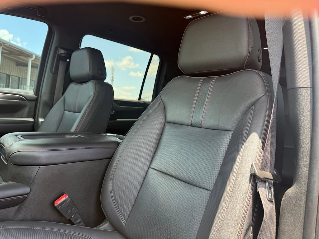 Used 2022 Chevrolet Suburban RST w/ Luxury Package RWD image 18