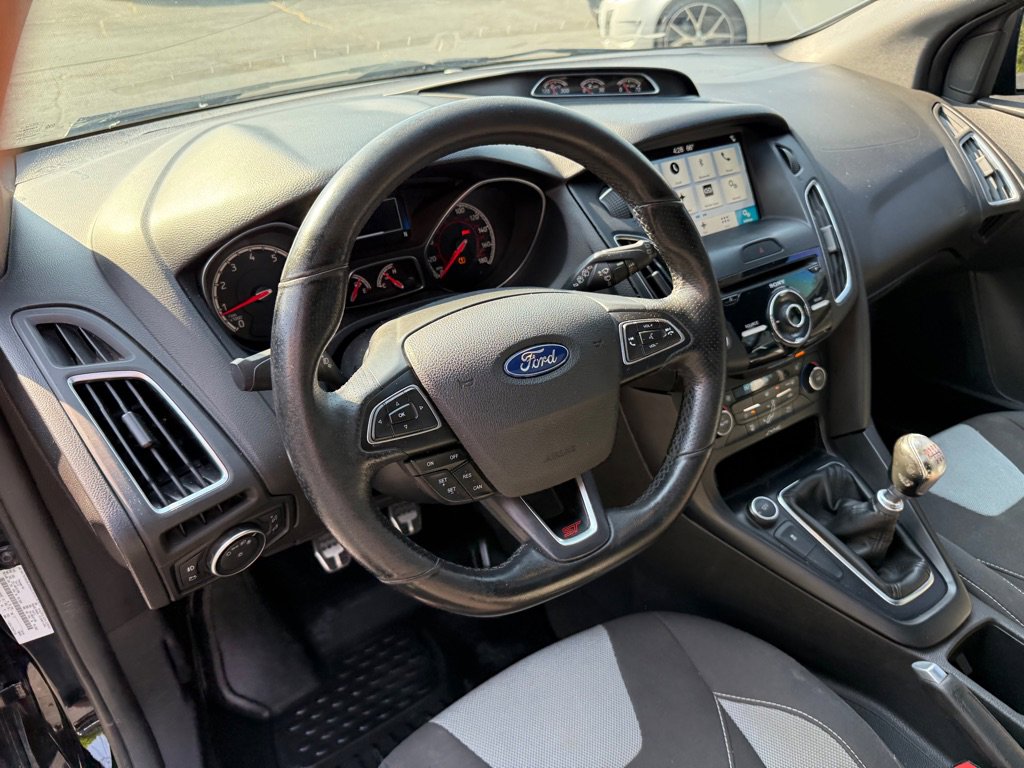 Used 2017 Ford Focus ST w/ Equipment Group 401A FWD image 57