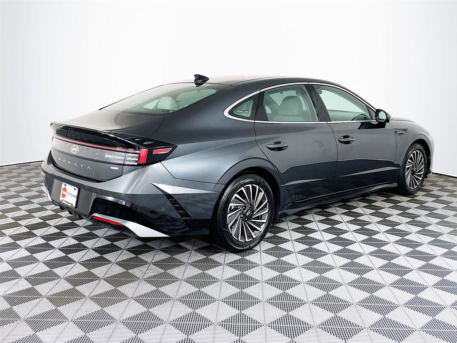 Used 2025 Hyundai Sonata Limited image 9