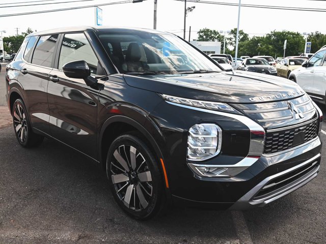 New 2025 Mitsubishi Outlander SE image 3