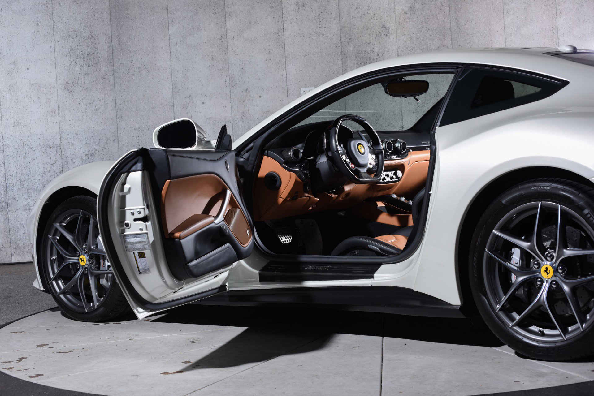 Used 2014 Ferrari F12 Berlinetta RWD image 16