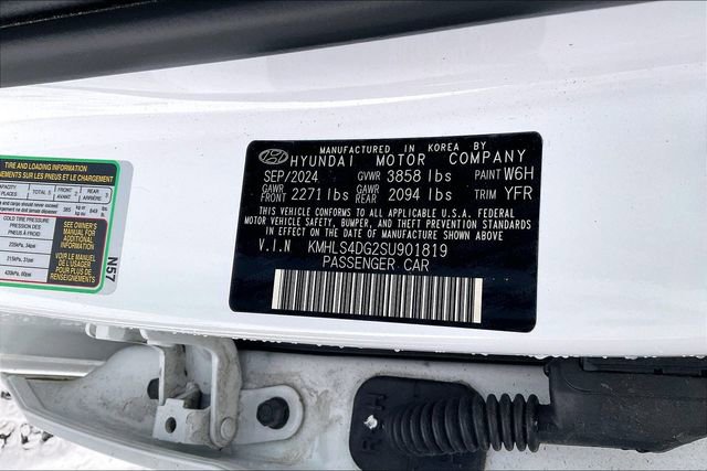 Certified 2025 Hyundai Elantra SEL image 33