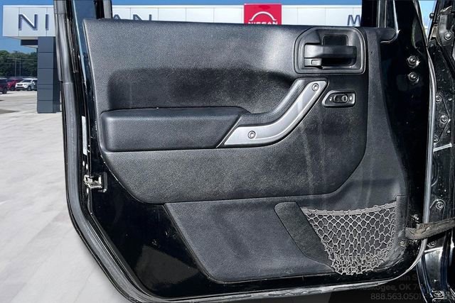 Used 2015 Jeep Wrangler Unlimited Sahara w/ Max Tow Package image 16