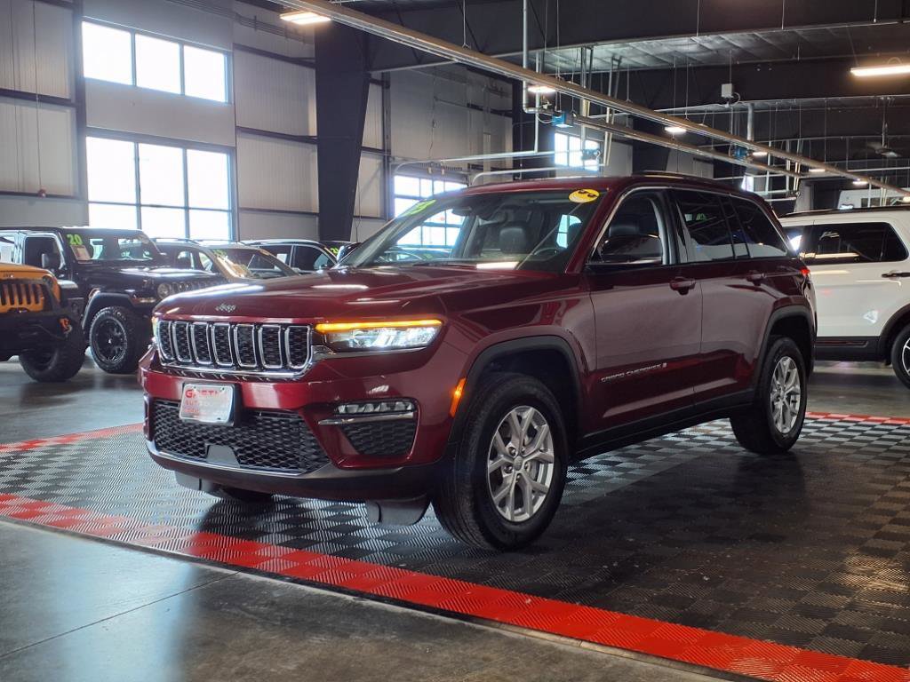 Used 2023 Jeep Grand Cherokee Limited image 3
