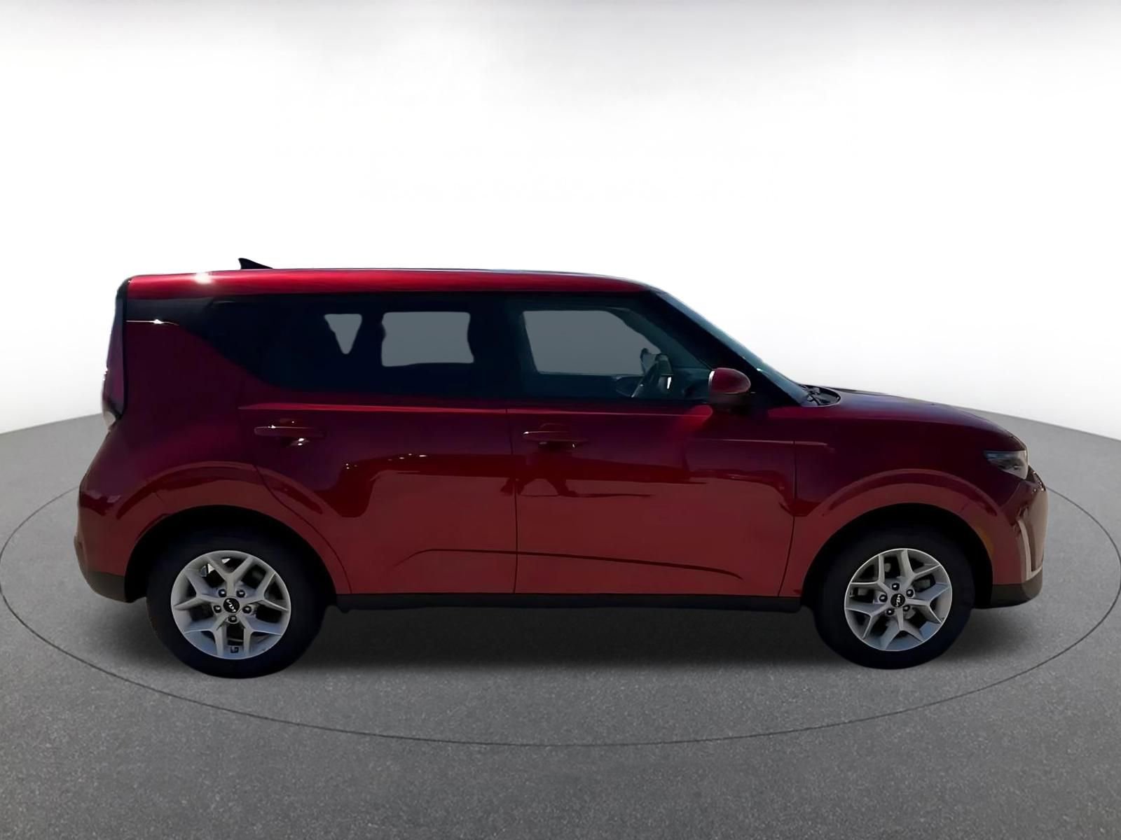 Used 2025 Kia Soul LX w/ LX Technology Package FWD image 16