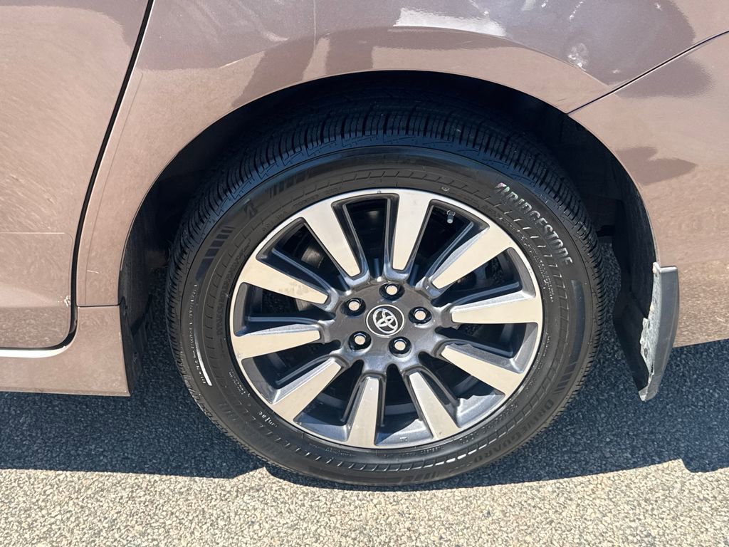 Used 2020 Toyota Sienna XLE w/ XLE Navigation Package AWD/4WD image 45