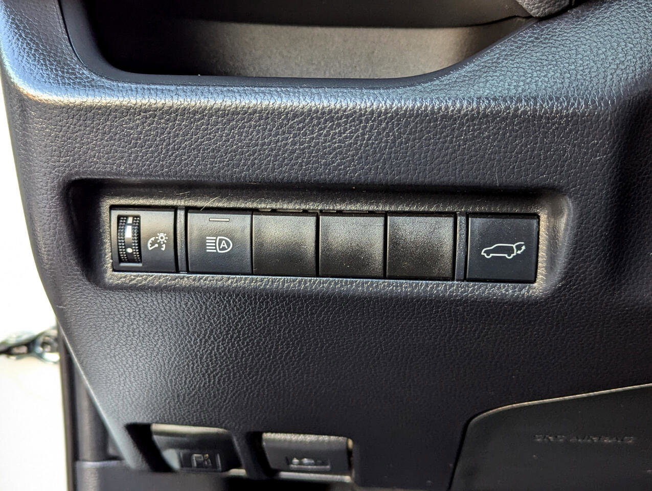 Used 2019 Toyota RAV4 XLE w/ Convenience Package image 14