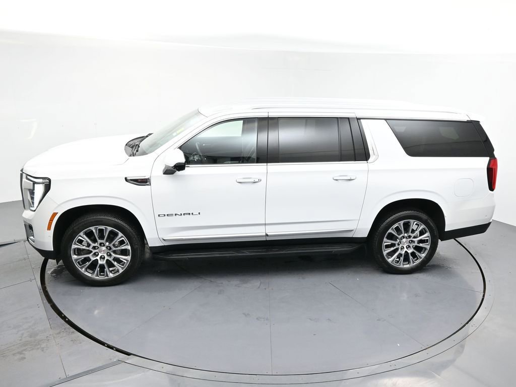 Used 2025 GMC Yukon XL Denali AWD/4WD image 27