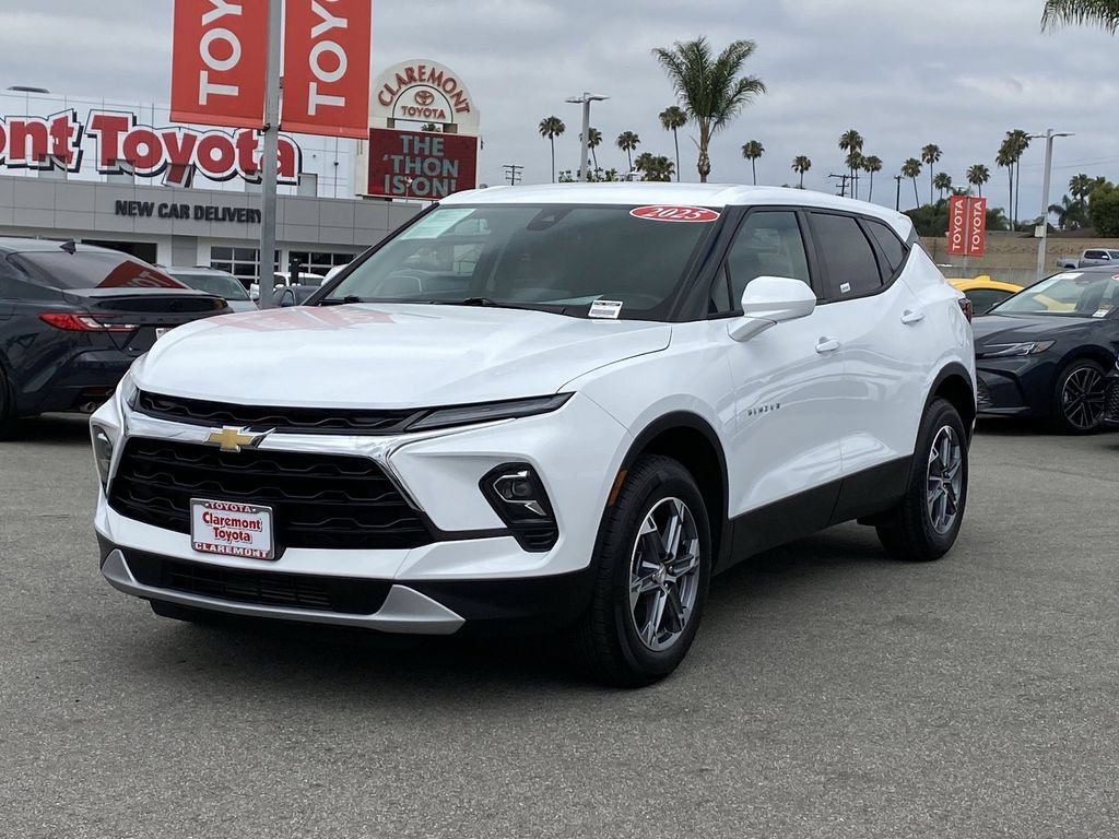 Used 2025 Chevrolet Blazer LT FWD image 39