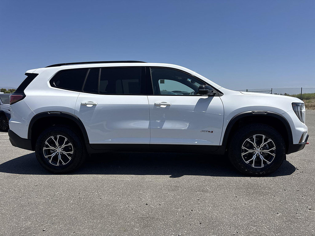 New 2026 GMC Acadia AT4 w/ Luxury Package AWD/4WD image 3