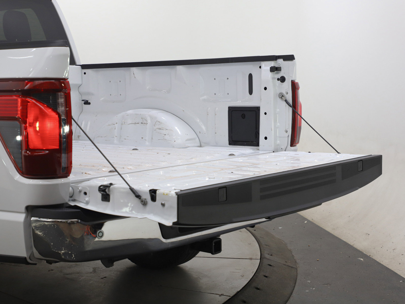 Used 2024 Ford F150 XLT w/ Tow/Haul Package image 9